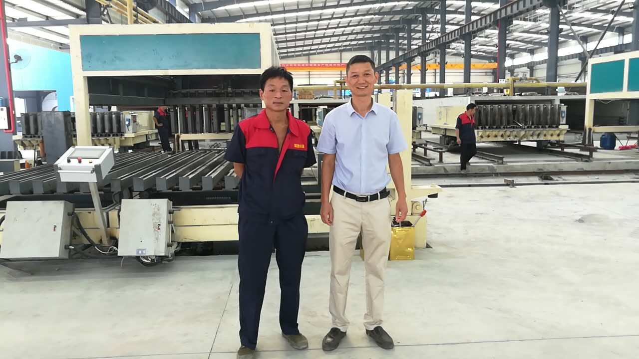 售后與技術(shù)合影 售后與技術(shù)合影